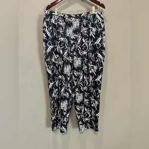 Pendleton Straight Leg Black White Floral Silk Blend Side Zipper Pant Size  18